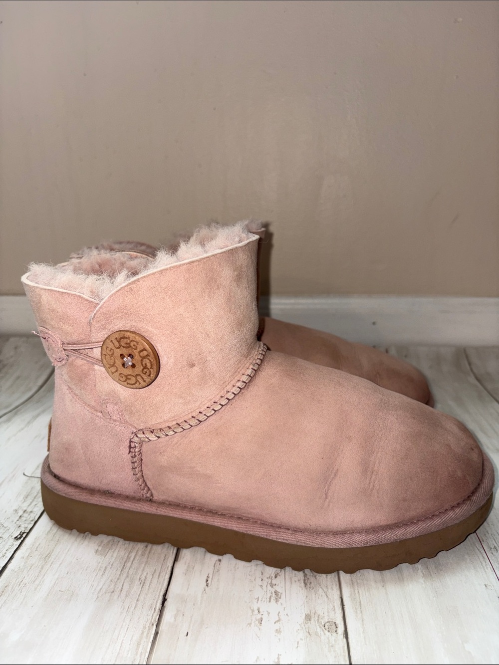 UGG Classic Mini Button Suede Boots - Dusty Pink size 8 pre-owned - Picture 5 of 10